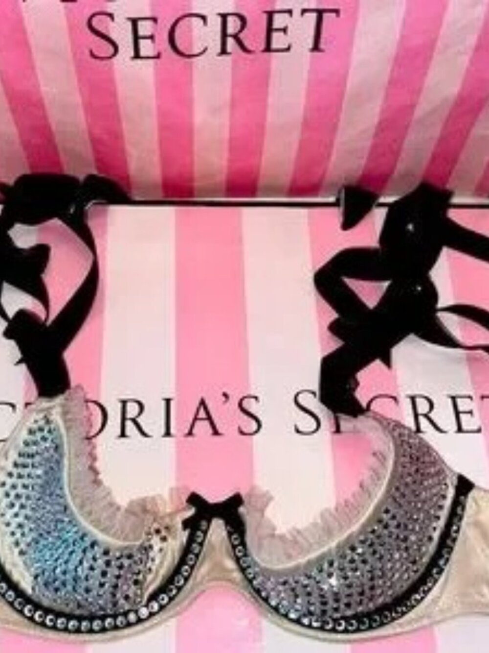 NWT 36C Victoria’s Secret Dream Angels Bra (Quarter Cup White Rhinestones & Bow)